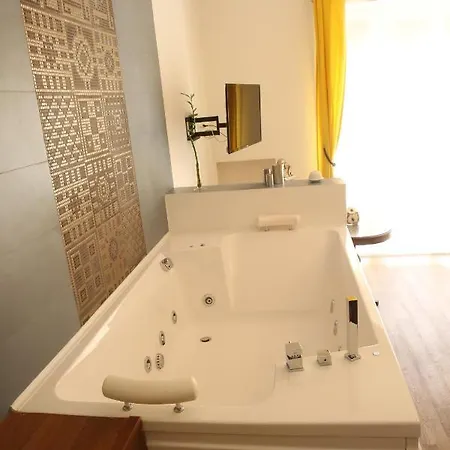 Unique Luxury And * Rome